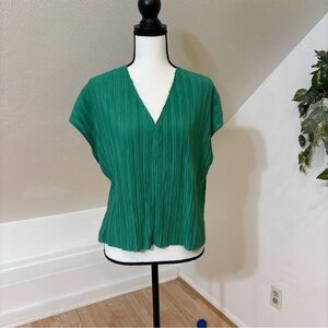 NWT Oak + Fort Kelly Green V-Neck Pleated Loose Top Size Small